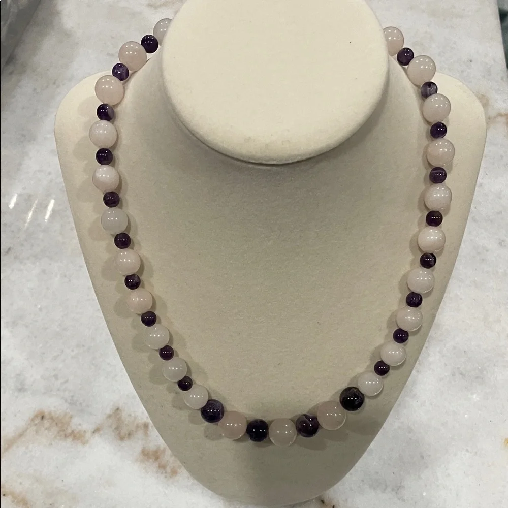 Elegant Purple and White Beaded Necklace - Picture 1 of 4